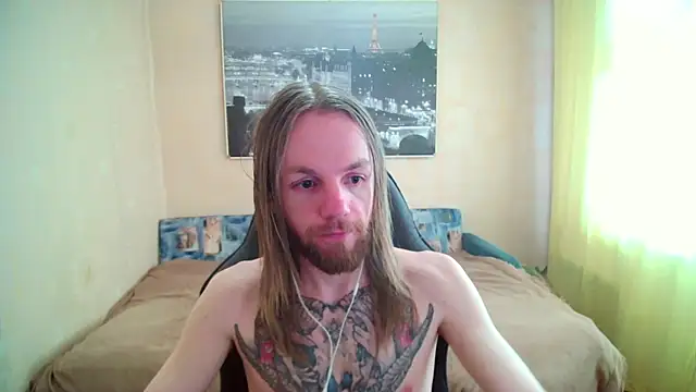 Snapshot of AdamDickens chatting on June 18, 8:03 am AdamDickens online show from June 18, 8:03 am