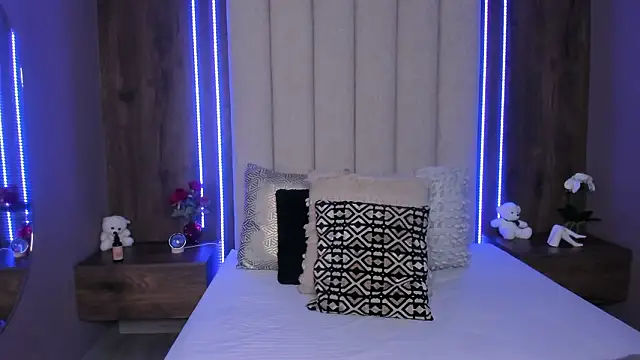 LucySalvatore  online show from March 11, 4:02 pm