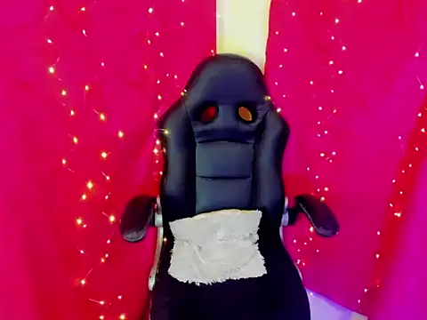 Snapshot of laxissh_X chatting on November 29, 2:25 am laxissh X online show from November 29, 2:25 am