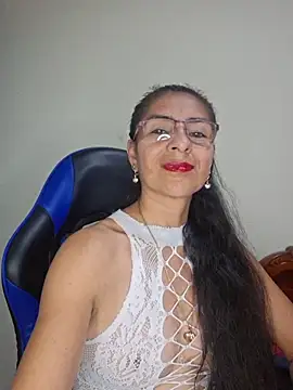 Snapshot of Natasha_50 chatting on December 15, 10:14 pm Natasha 50 online show from December 15, 10:14 pm