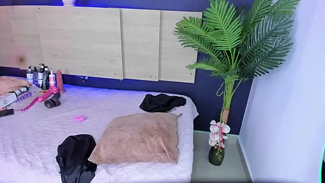 Snapshot of Amalia_Bigass chatting on November 23, 4:56 am Amalia Bigass online show from November 23, 4:56 am