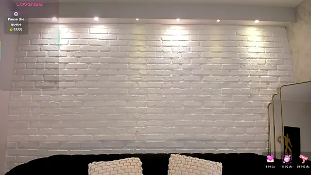 Snapshot of LiamCarterX chatting on November 11, 4:23 am LiamCarterX online show from November 11, 4:23 am