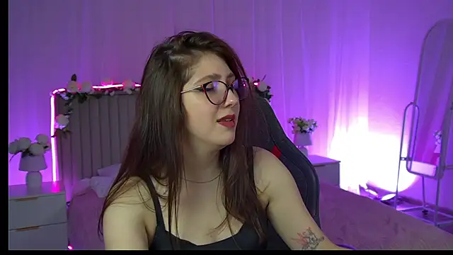 Mary Miiller online show from December 3, 12:36 pm