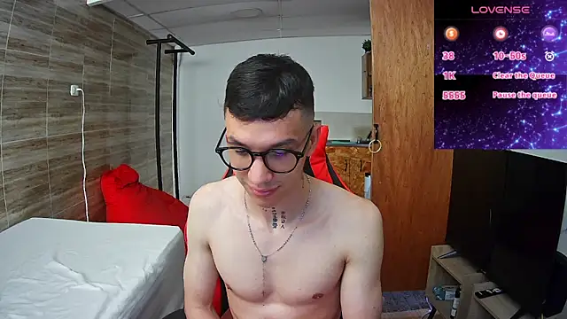 Snapshot of angelicious_ chatting on October 31, 12:39 pm angelicious online show from October 31, 12:39 pm