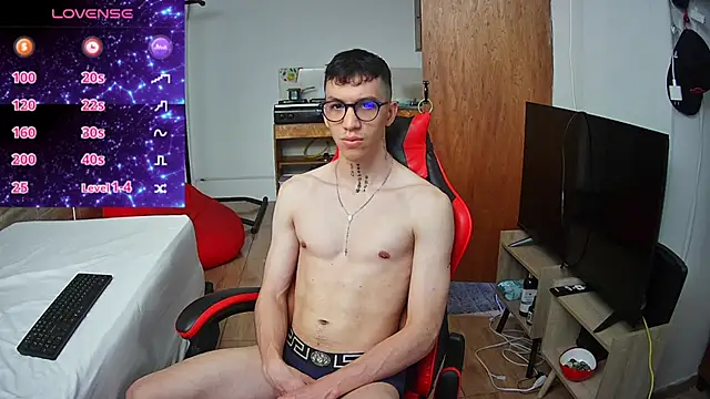 Snapshot of angelicious_ chatting on November 4, 1:10 pm angelicious online show from November 4, 1:10 pm