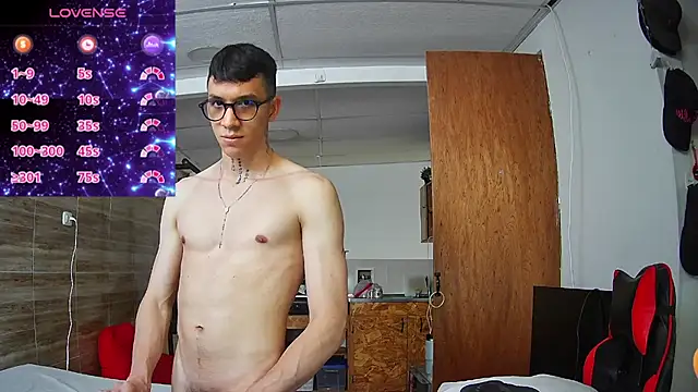 Snapshot of angelicious_ chatting on November 10, 7:35 pm angelicious online show from November 10, 7:35 pm