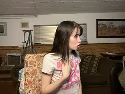 Snapshot of the_holy_t chatting on October 26, 7:20 pm the holy t online show from October 26, 7:20 pm