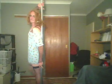 untamedredsnake online show from March 23, 10:03 pm