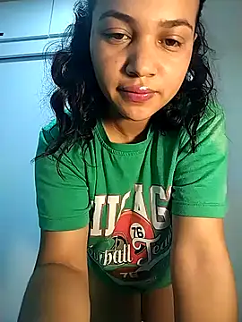 Snapshot of Eimy-04 chatting on May 9, 9:53 pm Eimy-04 online show from May 9, 9:53 pm