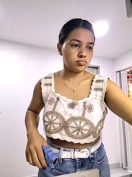 Snapshot of Eimy-04 chatting on July 23, 8:18 pm Eimy-04 online show from July 23, 8:18 pm