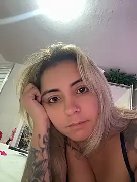 Snapshot of sophiemonroevip chatting on May 19, 11:16 am sophiemonroevip online show from May 19, 11:16 am