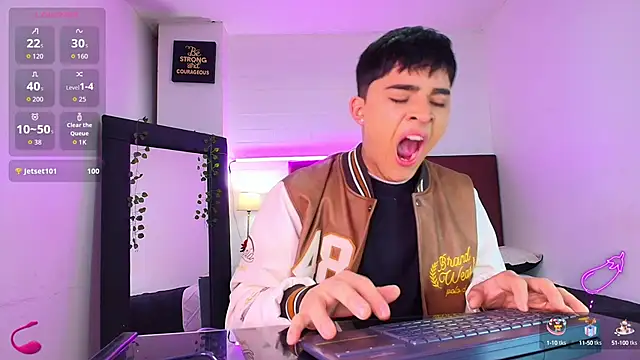 Snapshot of Lucass_love chatting on September 11, 1:33 pm Lucass love online show from September 11, 1:33 pm
