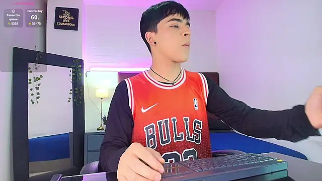 Snapshot of Lucass_love chatting on September 25, 1:15 pm Lucass love online show from September 25, 1:15 pm