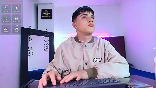 Snapshot of Lucass_love chatting on October 2, 1:18 pm Lucass love online show from October 2, 1:18 pm