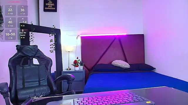 Snapshot of Lucass_love chatting on October 6, 1:19 pm Lucass love online show from October 6, 1:19 pm