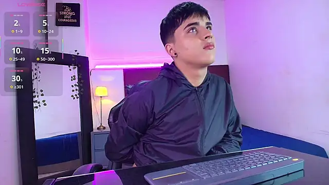 Snapshot of Lucass_love chatting on October 7, 1:19 pm Lucass love online show from October 7, 1:19 pm