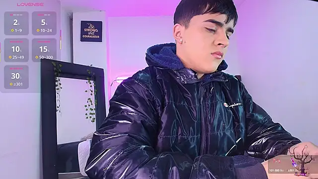Snapshot of Lucass_love chatting on October 15, 1:22 pm Lucass love online show from October 15, 1:22 pm