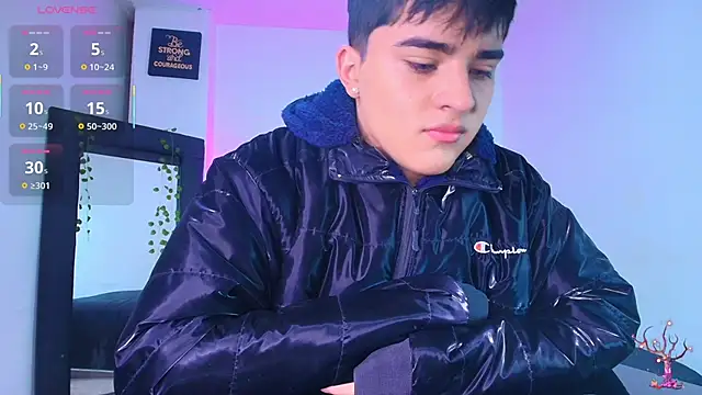 Snapshot of Lucass_love chatting on October 16, 1:23 pm Lucass love online show from October 16, 1:23 pm