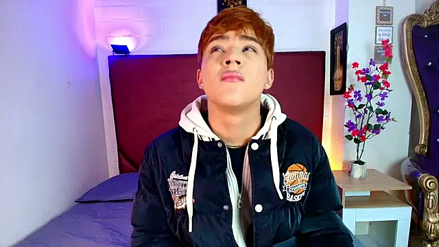 Snapshot of Lucass_love chatting on June 7, 1:59 pm Lucass love online show from June 7, 1:59 pm