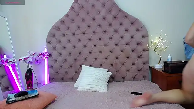 Snapshot of _Agata_ chatting on September 23, 7:11 am Agata online show from September 23, 7:11 am