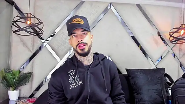 VinzenzRizzo online show from November 6, 4:24 am