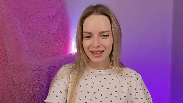 Snapshot of JuliaBrewwer chatting on October 2, 4:58 pm JuliaBrewwer online show from October 2, 4:58 pm