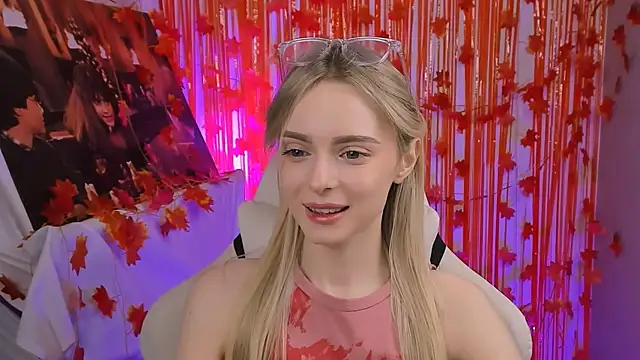 Snapshot of JuliaBrewwer chatting on November 21, 11:42 am JuliaBrewwer online show from November 21, 11:42 am