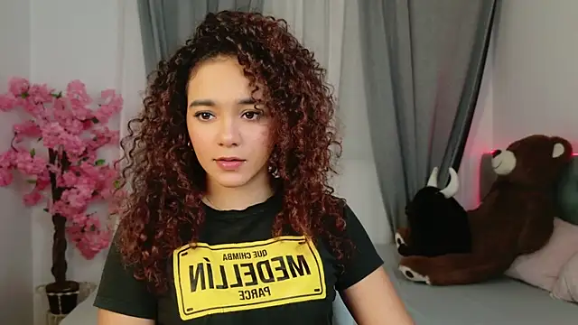 Snapshot of Taylor_Tina chatting on October 13, 5:29 am Taylor Tina online show from October 13, 5:29 am