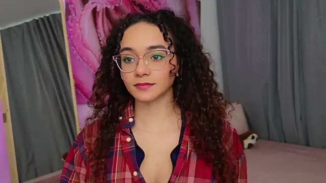 Snapshot of Taylor_Tina chatting on December 17, 10:16 pm Taylor Tina online show from December 17, 10:16 pm