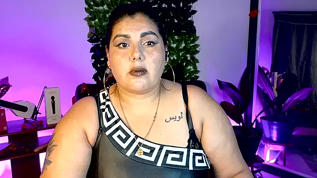 Snapshot of AndreaKinky chatting on June 10, 11:03 pm AndreaKinky online show from June 10, 11:03 pm
