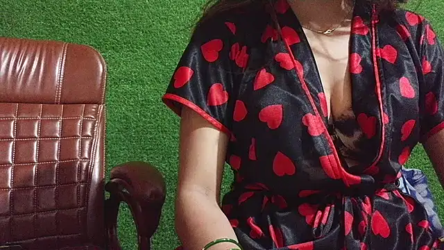 Snapshot of SEXY-SIMI-BHABI chatting on May 14, 11:17 am SEXY-SIMI-BHABI online show from May 14, 11:17 am