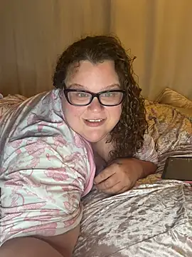 Snapshot of Fatpussybigass chatting on July 8, 2:27 am Fatpussybigass online show from July 8, 2:27 am