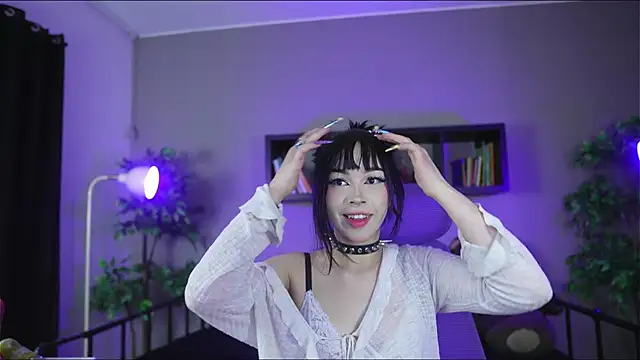 Snapshot of Sabrina_bloom chatting on November 6, 1:23 pm Sabrina bloom online show from November 6, 1:23 pm