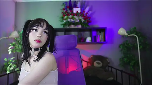 Snapshot of Sabrina_bloom chatting on November 7, 1:33 pm Sabrina bloom online show from November 7, 1:33 pm