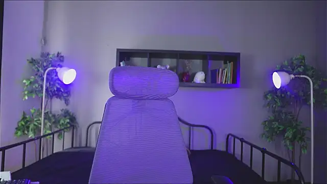 Snapshot of Sabrina_bloom chatting on November 12, 1:00 pm Sabrina bloom online show from November 12, 1:00 pm