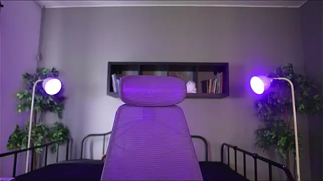 Snapshot of Sabrina_bloom chatting on December 1, 12:43 pm Sabrina bloom online show from December 1, 12:43 pm