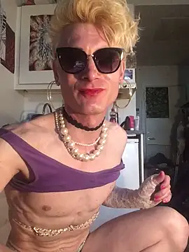 Sissy Cindy Whore online show from May 2, 5:29 pm