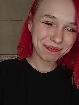 NaomiYoru online show from February 20, 7:10 am