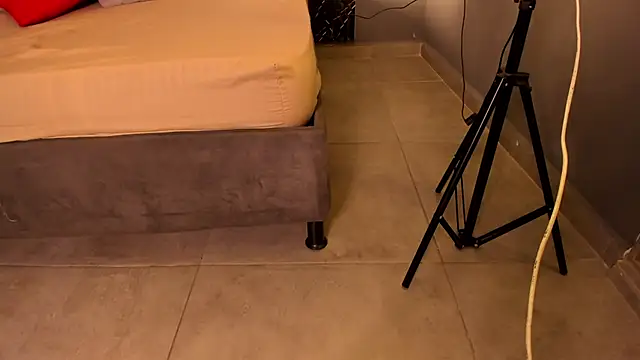 Johan barreto online show from November 4, 9:03 pm