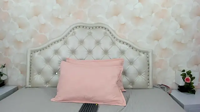 SofiaWhites online show from May 15, 4:08 am
