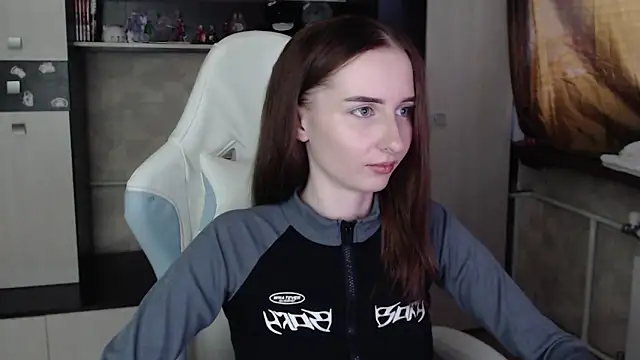 Cutti Crystal online show from November 4, 3:05 am