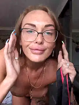 Snapshot of Danciaxx chatting on June 17, 11:12 am Danciaxx online show from June 17, 11:12 am