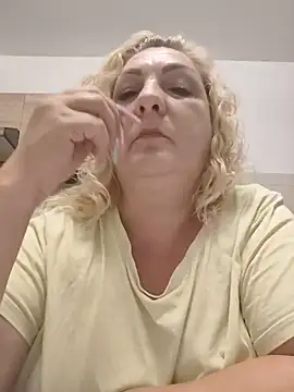 Snapshot of clarabbw47 chatting on June 8, 10:43 pm clarabbw47 online show from June 8, 10:43 pm