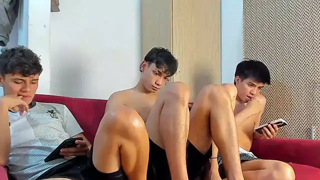 Snapshot of willy_sexxx18 chatting on May 18, 7:20 pm willy sexxx18 online show from May 18, 7:20 pm