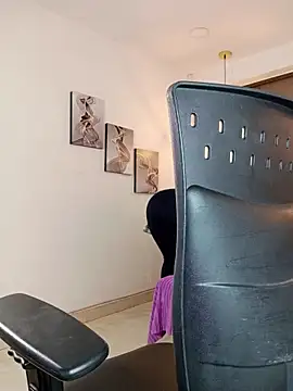 Snapshot of Rossi_ss1 chatting on November 13, 5:17 am Rossi ss1 online show from November 13, 5:17 am