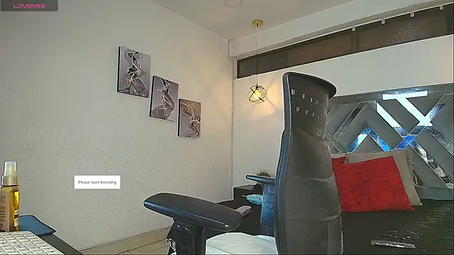 Snapshot of Rossi_ss1 chatting on November 25, 4:01 am Rossi ss1 online show from November 25, 4:01 am