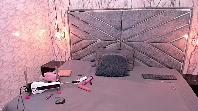 SASHA BROWNIE   online show from November 29, 8:01 pm