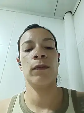 Snapshot of kim_lebanon chatting on June 4, 3:34 am kim lebanon online show from June 4, 3:34 am