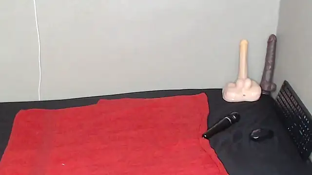 TrishahXo online show from February 5, 3:11 am