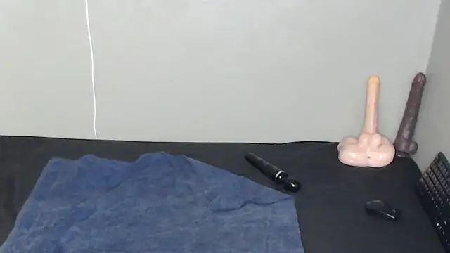 TrishahXo online show from February 24, 2:20 am